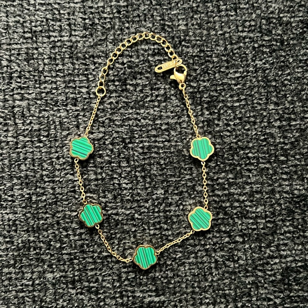 Green leaf clover bracelet